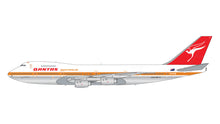 Load image into Gallery viewer, Qantas Airways B747-200B(M) &quot;City of Swan Hill&quot; (1:200 scale) (1980s livery)
