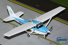 Load image into Gallery viewer, Cessna 172P Skyhawk II (KLM Aeroclub) (1:72 scale)
