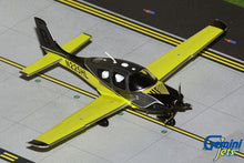 Load image into Gallery viewer, Cirrus SR22T (Sporty's edition) (1:72 scale)
