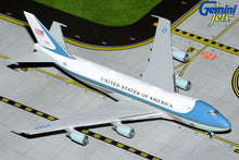 Load image into Gallery viewer, U.S. Airforce Boeing VC-25A 82-8000 &quot;Air Force One&quot; (new antenna array)

