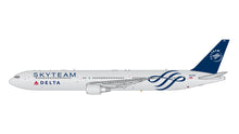 Load image into Gallery viewer, Delta Airlines B767-400ER (Skyteam Livery)
