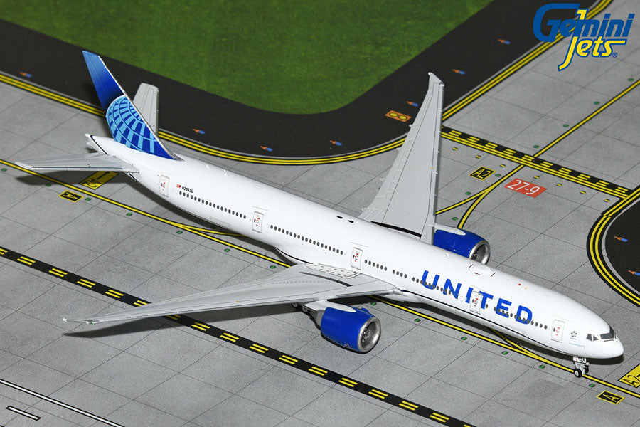 United Airlines B777-300ER