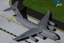 Load image into Gallery viewer, US Air Force C-17 Globemaster III (March AFB) (1:200 scale)

