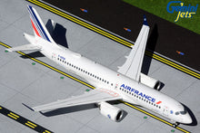 Load image into Gallery viewer, Air France A220-300 (1:200 scale)
