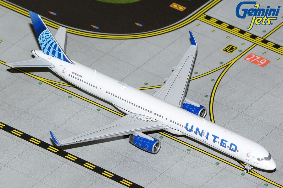 United Airlines B757-300W